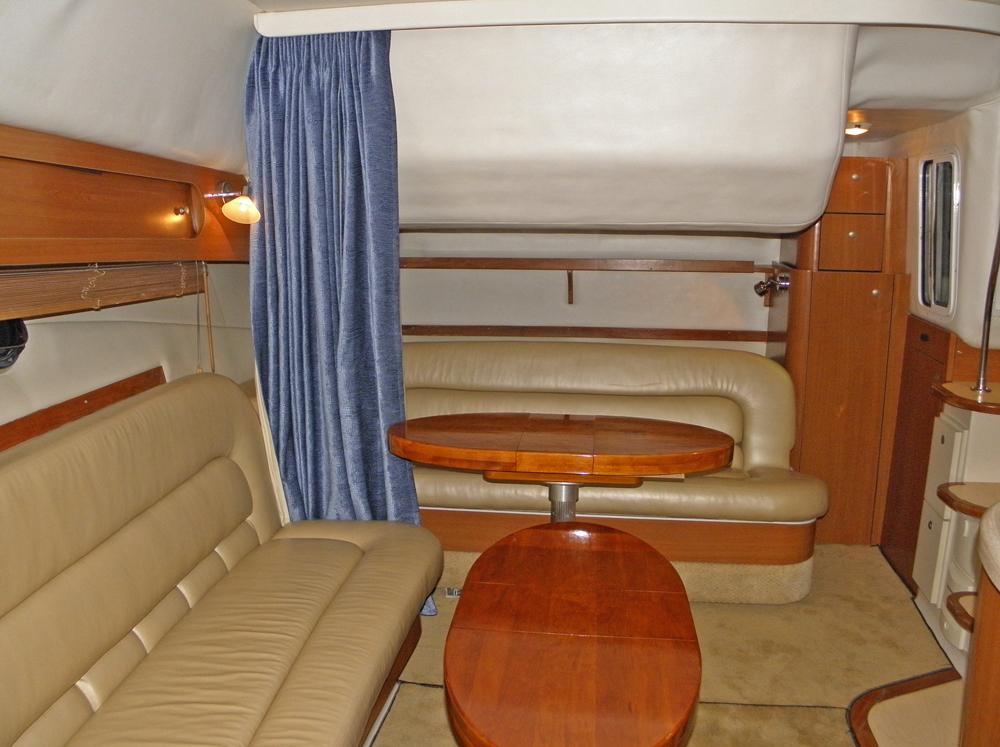 Saloon, Accommodation